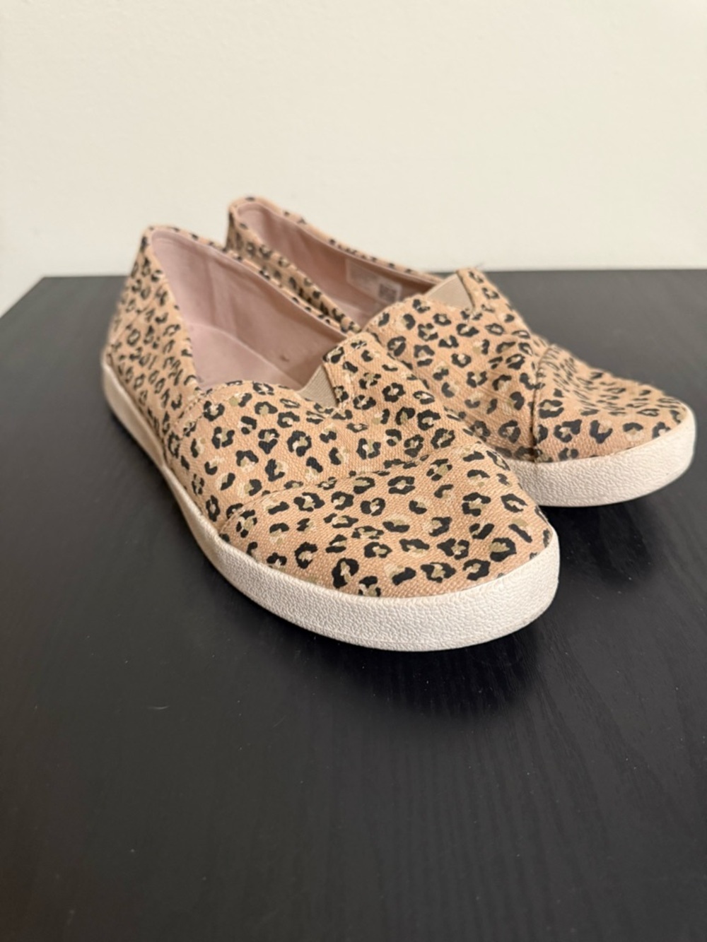 TOMS Animal Cheetah Print Canvas Loafers Size 9.5 Safari BOHO Avalon Sneaker